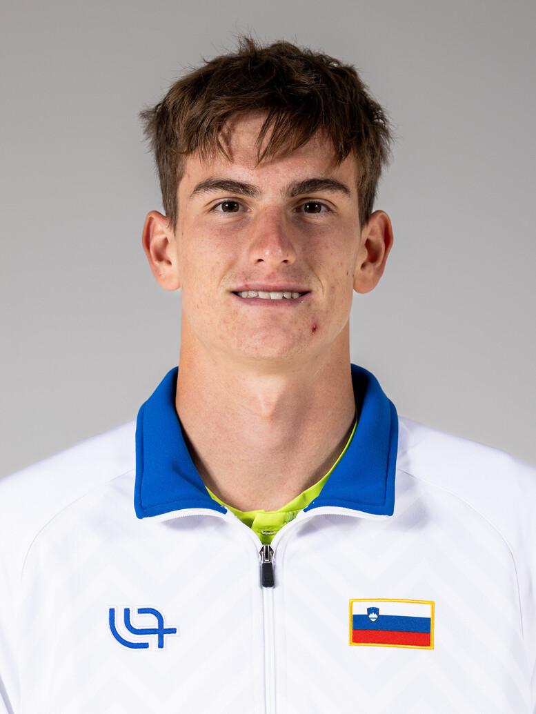 Headshot of Bor Artnak