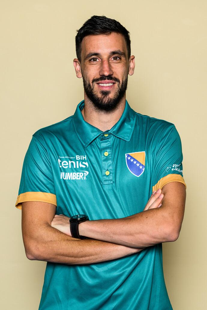 Headshot of Damir Dzumhur