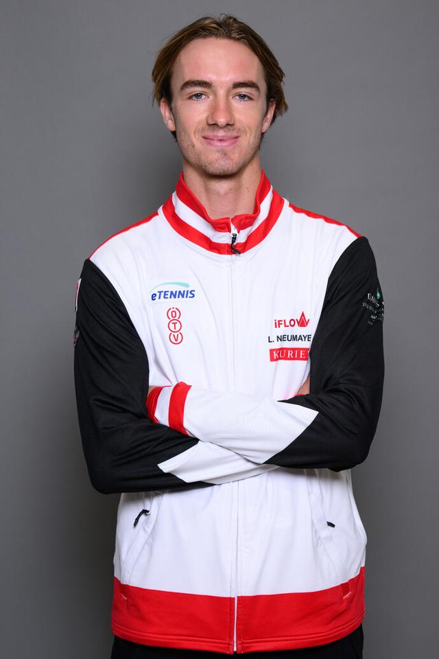 Headshot of Lukas Neumayer