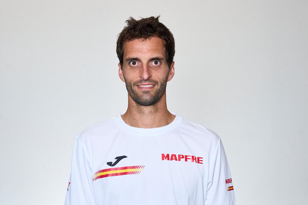 Headshot of Albert Ramos-Vinolas