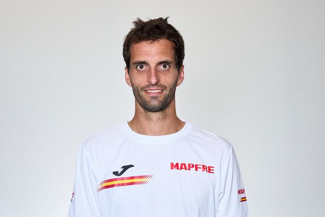 Headshot of Albert Ramos-Vinolas