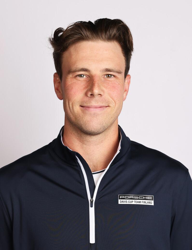 Headshot of Eero Vasa